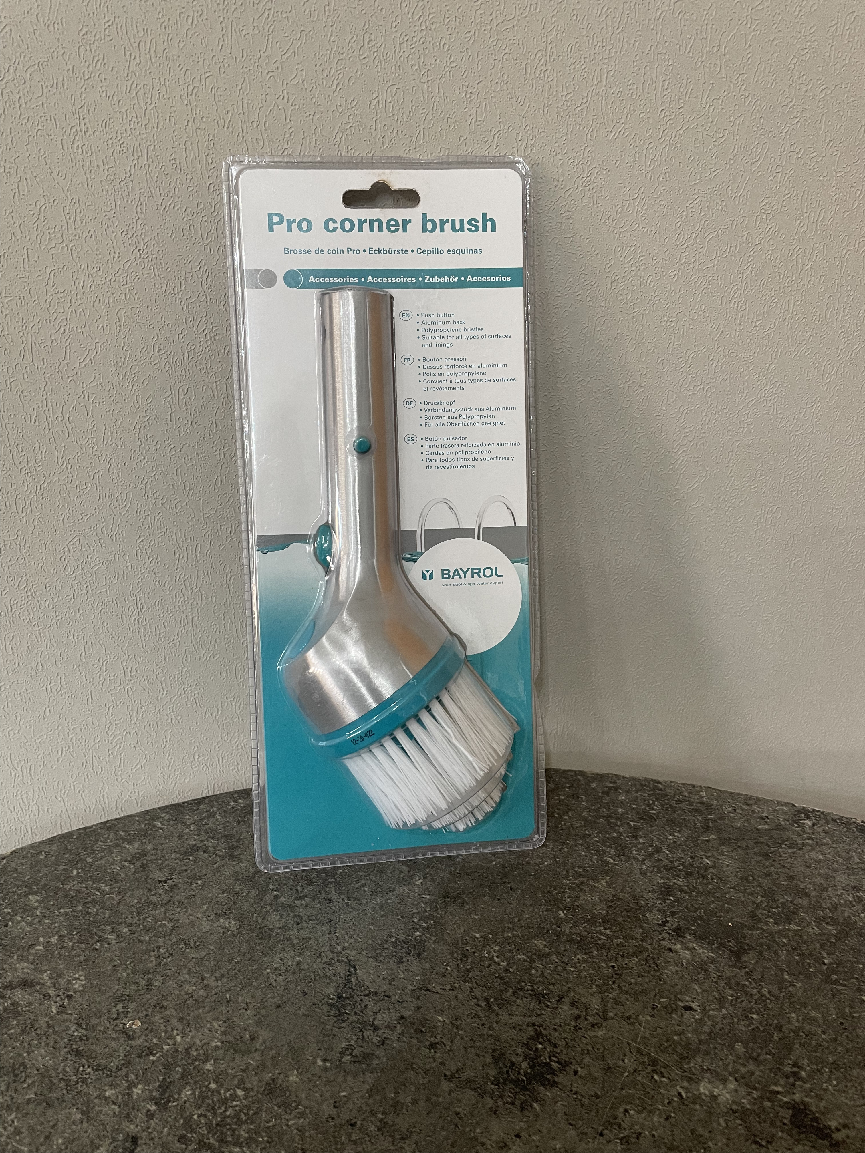 Pro corner brush